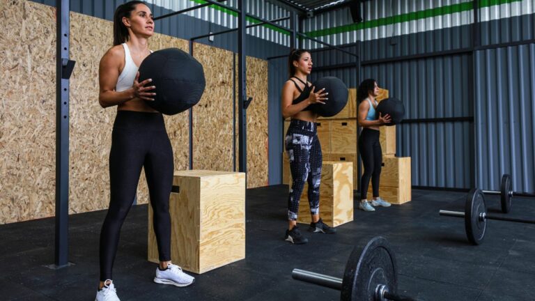 Le CrossFit au féminin : casser les stéréotypes et gagner en confiance