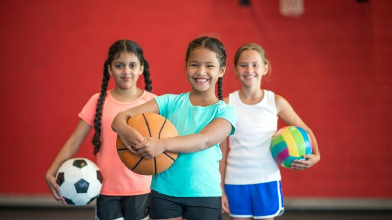 L’impact positif du sport sur la réussite scolaire des jeunes filles