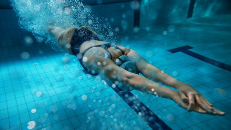 Dans les profondeurs de la natation solitude et quête de soi dans Nadia, Butterfly